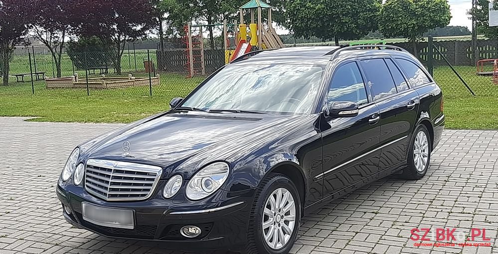 2008' Mercedes-Benz E-Class 200 photo #2