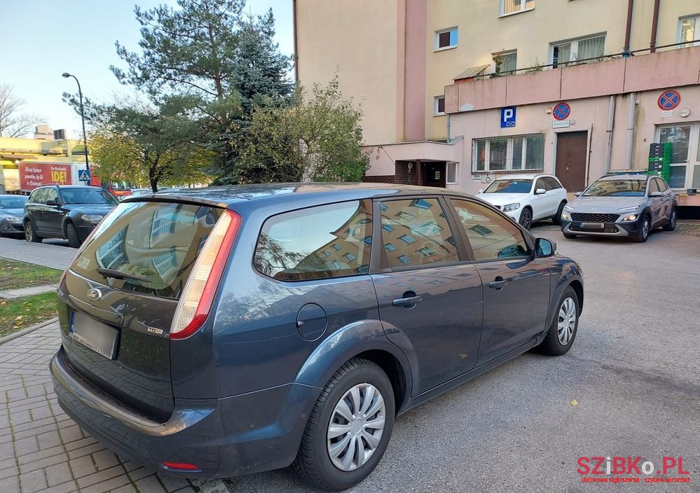 2010' Ford Focus photo #3