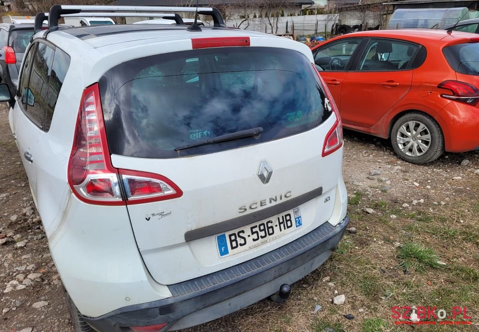 2011' Renault Scenic photo #6