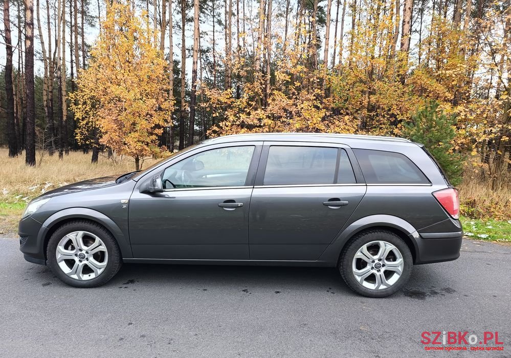 2010' Opel Astra photo #3