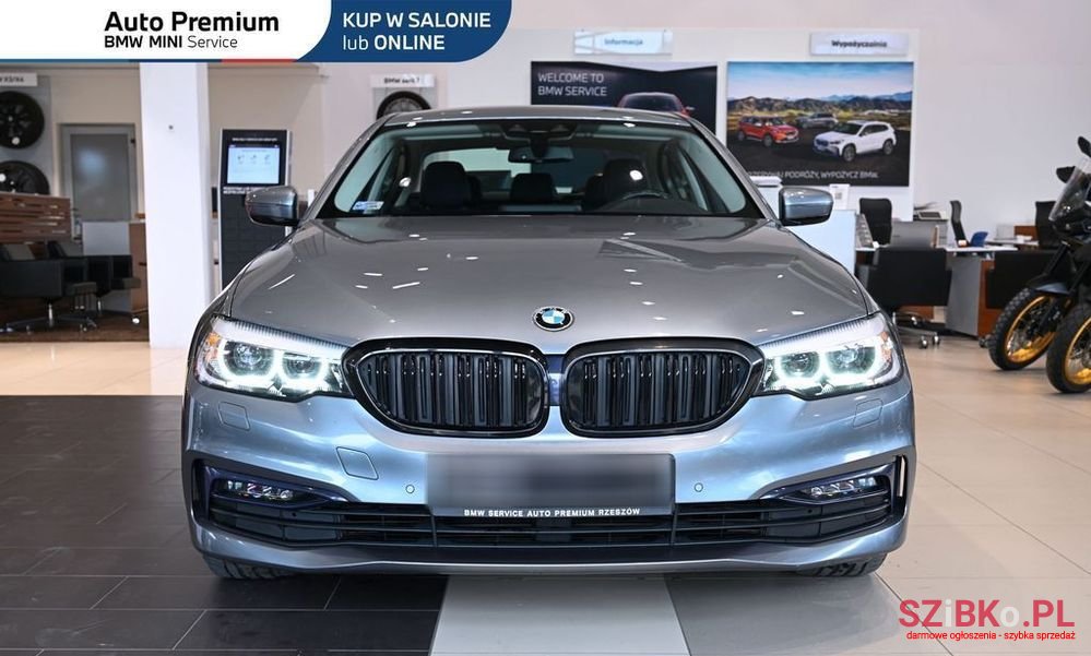 2020' BMW 5 Series 520D photo #1