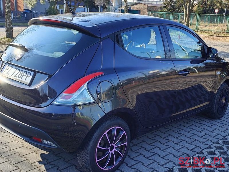 2014' Lancia Ypsilon photo #5