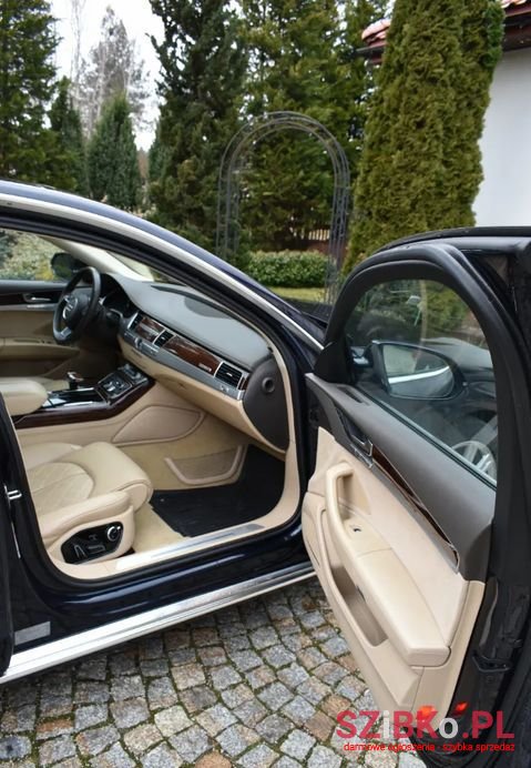 2011' Audi A8 photo #6