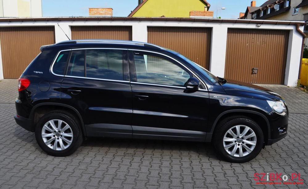 2011' Volkswagen Tiguan photo #5
