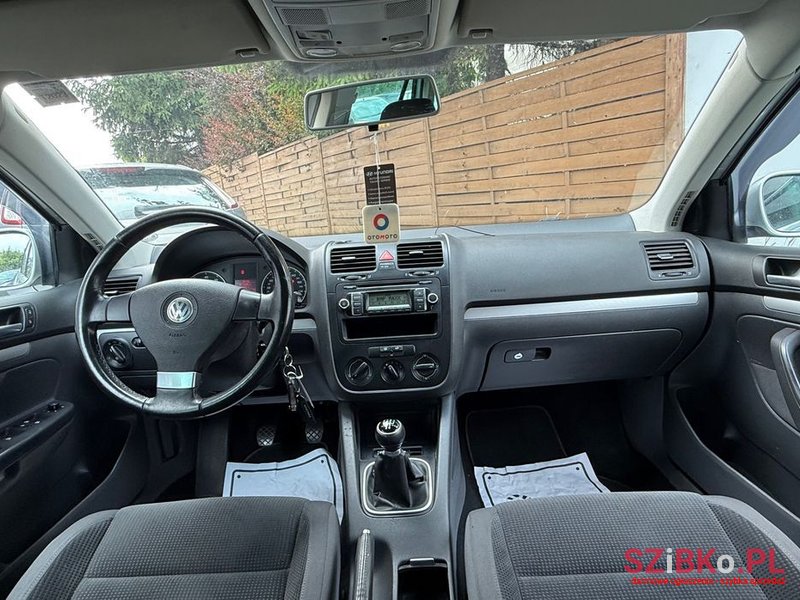 2009' Volkswagen Golf photo #6