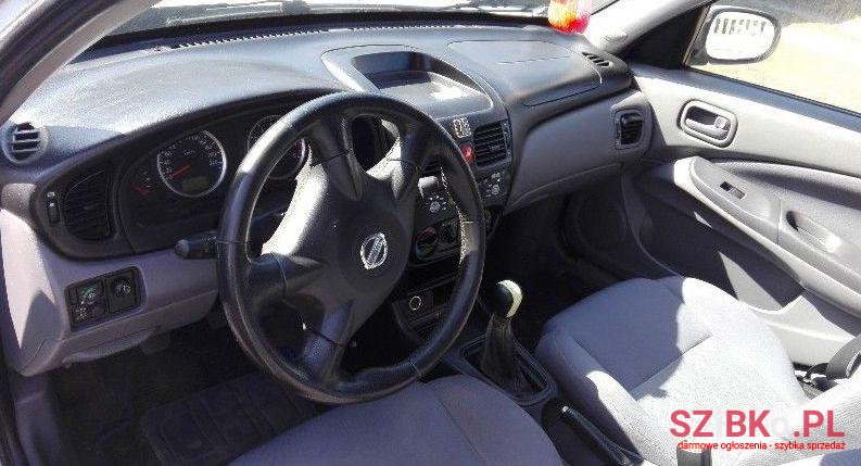 2003' Nissan Almera photo #2