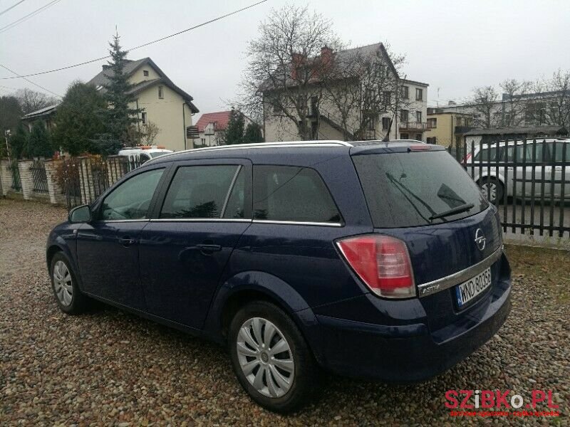 2011' Opel Astra photo #6