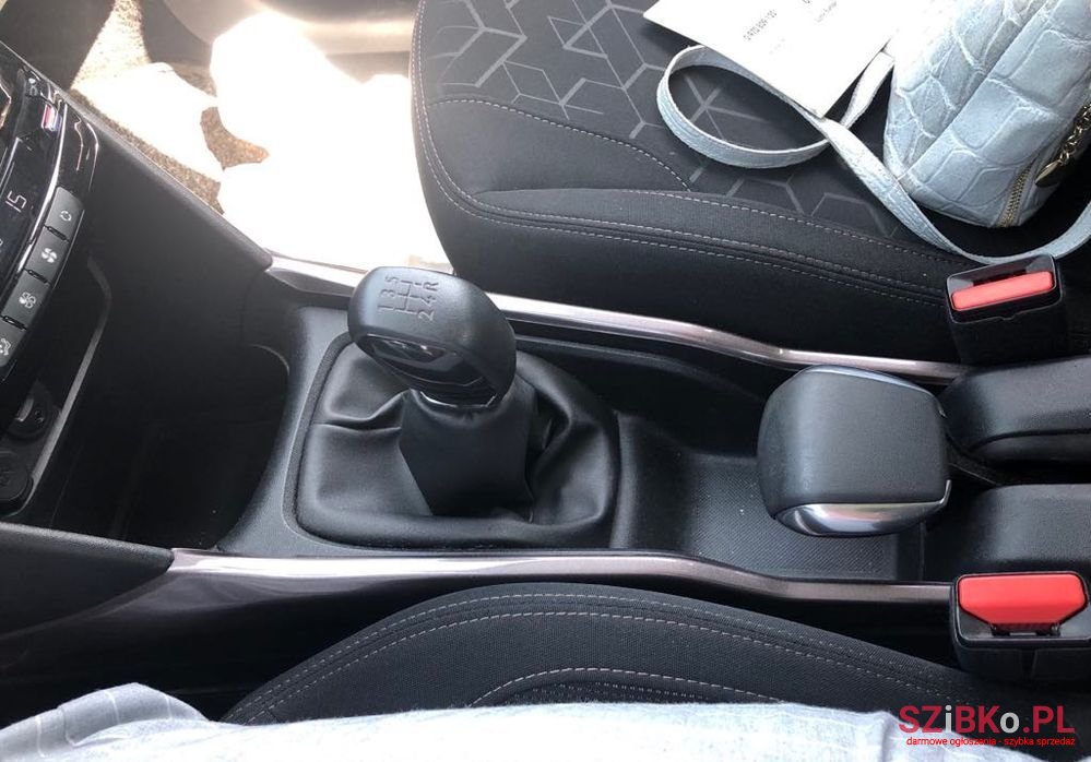 2014' Peugeot 2008 photo #5