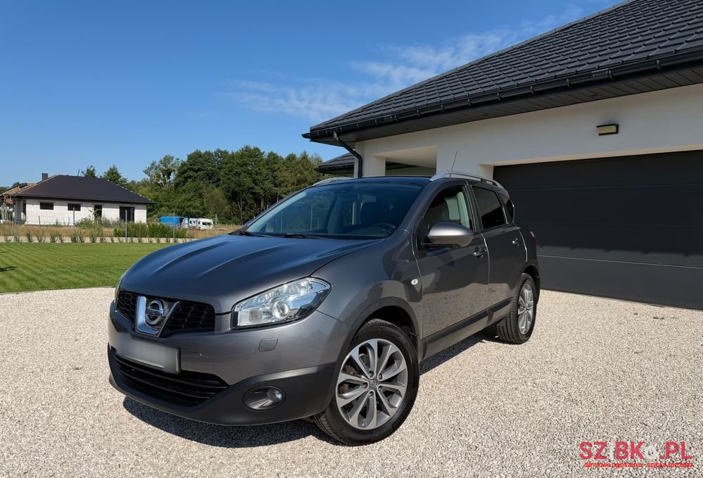 2013' Nissan Qashqai 2.0 Tekna Premium photo #3