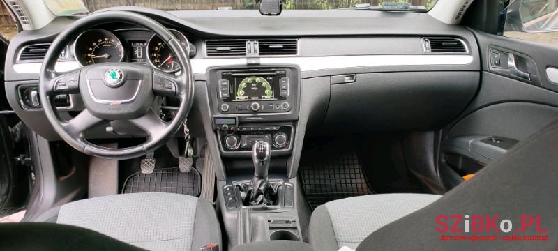 2011' Skoda Superb photo #4
