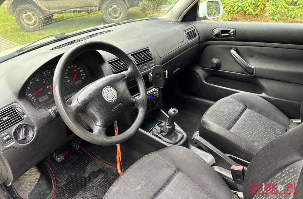 2002' Volkswagen Golf 1.4 Basis photo #6