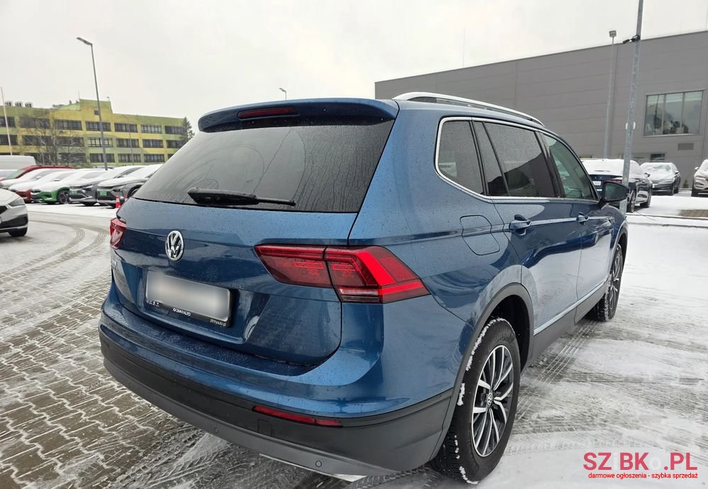 2019' Volkswagen Tiguan photo #6
