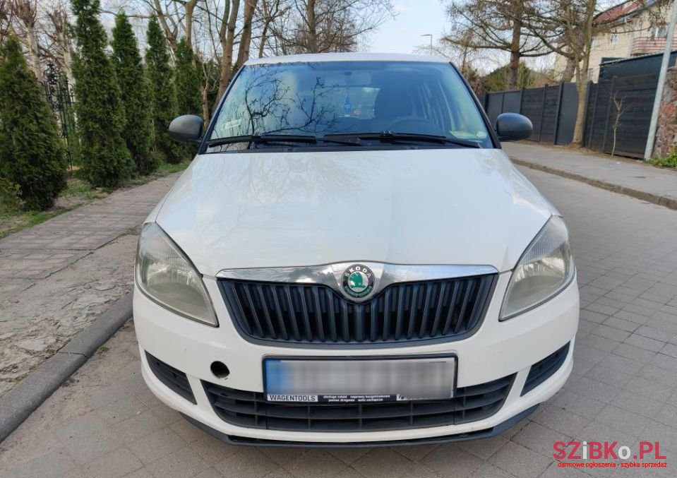 2011' Skoda Fabia photo #1
