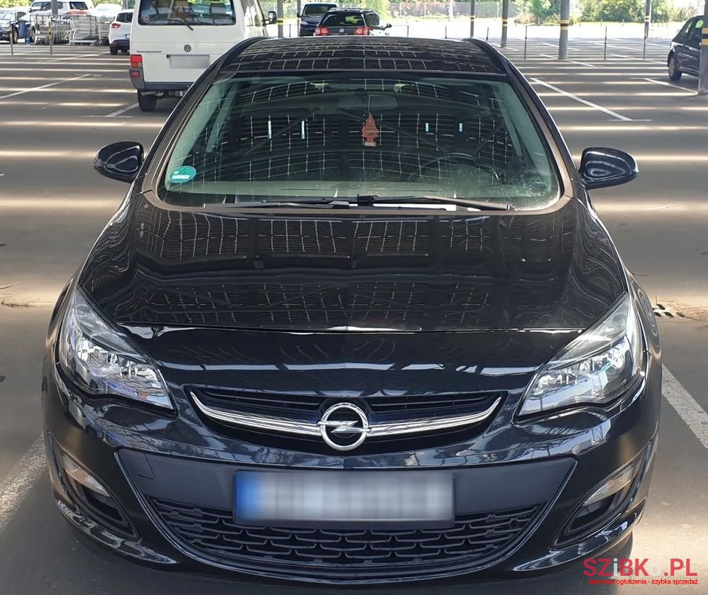 2015' Opel Astra photo #2
