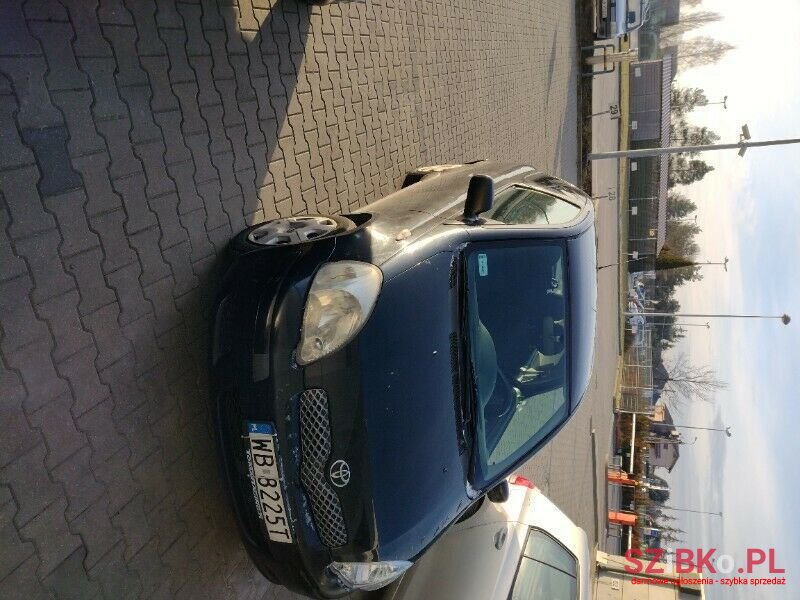 2004' Toyota Yaris photo #4