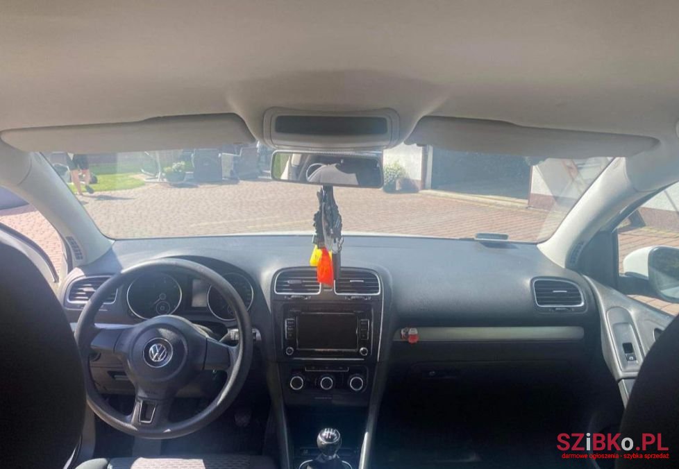 2010' Volkswagen Golf photo #5