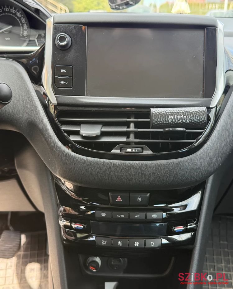 2016' Peugeot 208 photo #2