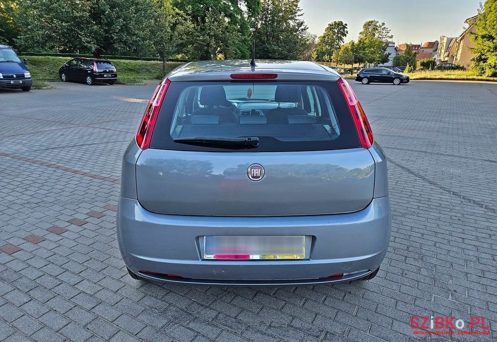 2009' Fiat Grande Punto 1.4 8V Dynamic photo #6