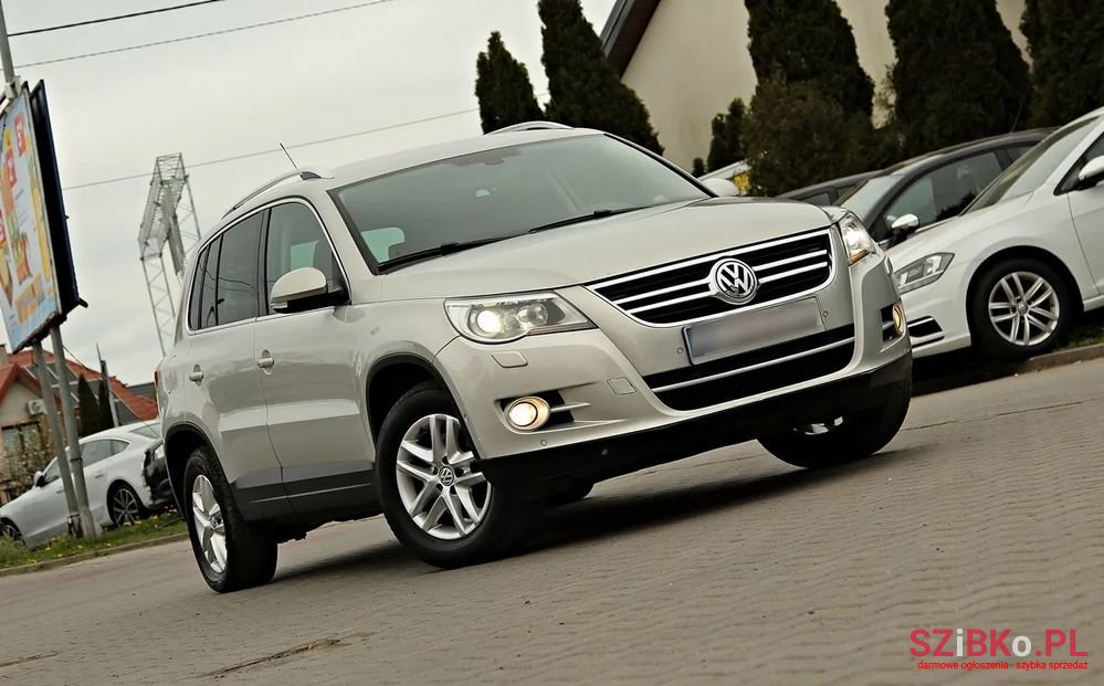 2010' Volkswagen Tiguan photo #5
