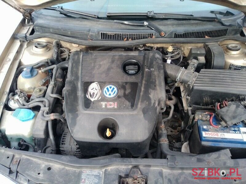 2001' Volkswagen Golf photo #6