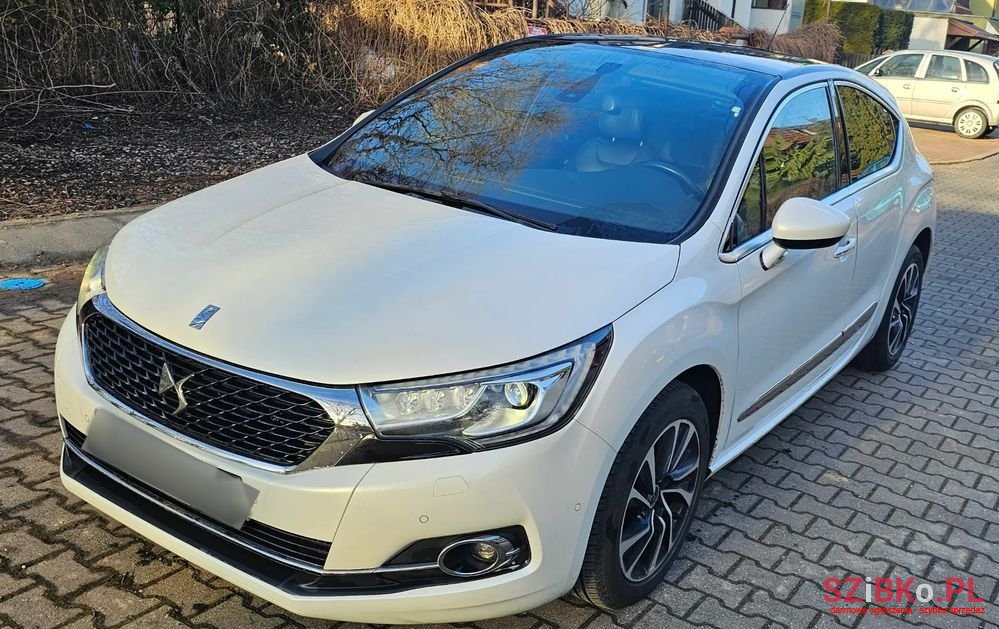 2017' DS Automobiles Ds4 photo #1