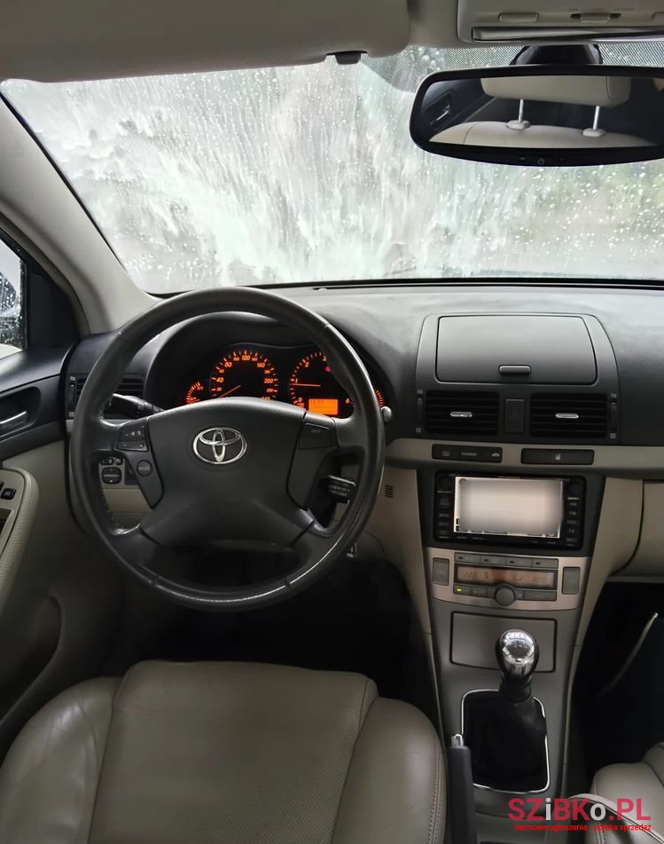 2008' Toyota Avensis photo #5