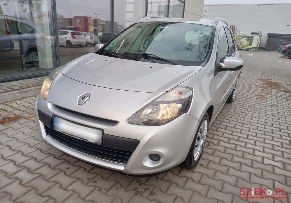 2012' Renault Clio photo #2