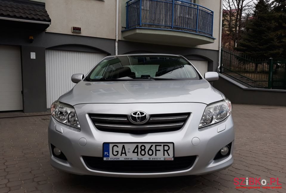 2010' Toyota Corolla photo #2