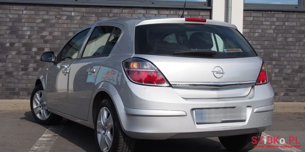 2011' Opel Astra 1.6 Enjoy photo #6
