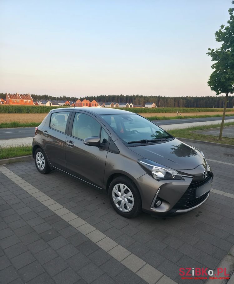 2020' Toyota Yaris 1.5 Premium photo #3