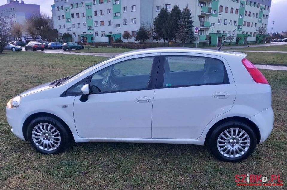 2009' Fiat Punto Evo photo #3