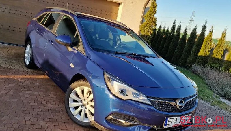 2020' Opel Astra photo #1