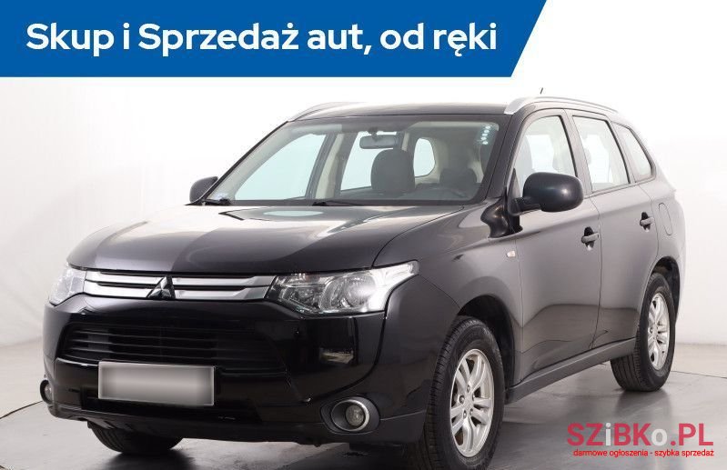 2015' Mitsubishi Outlander photo #2