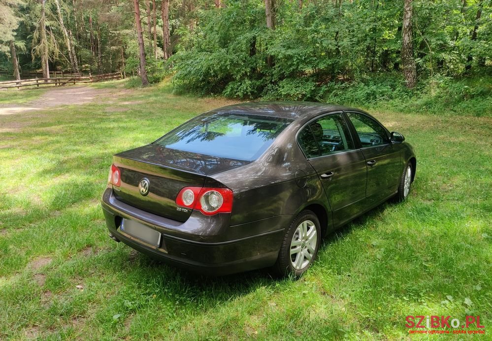 2007' Volkswagen Passat photo #4