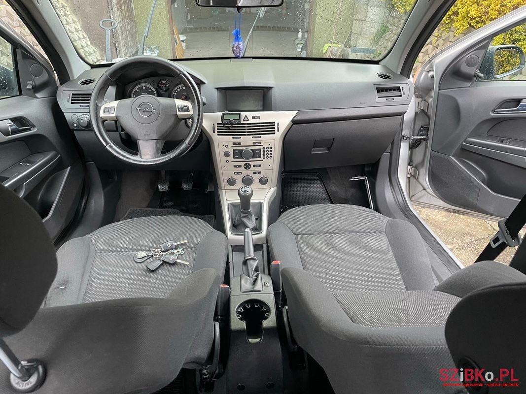 2008' Opel Astra photo #6