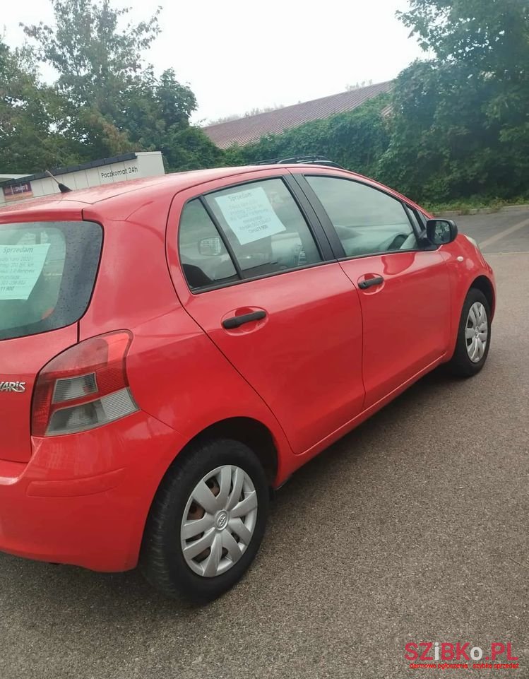 2010' Toyota Yaris 1.0 Active photo #3