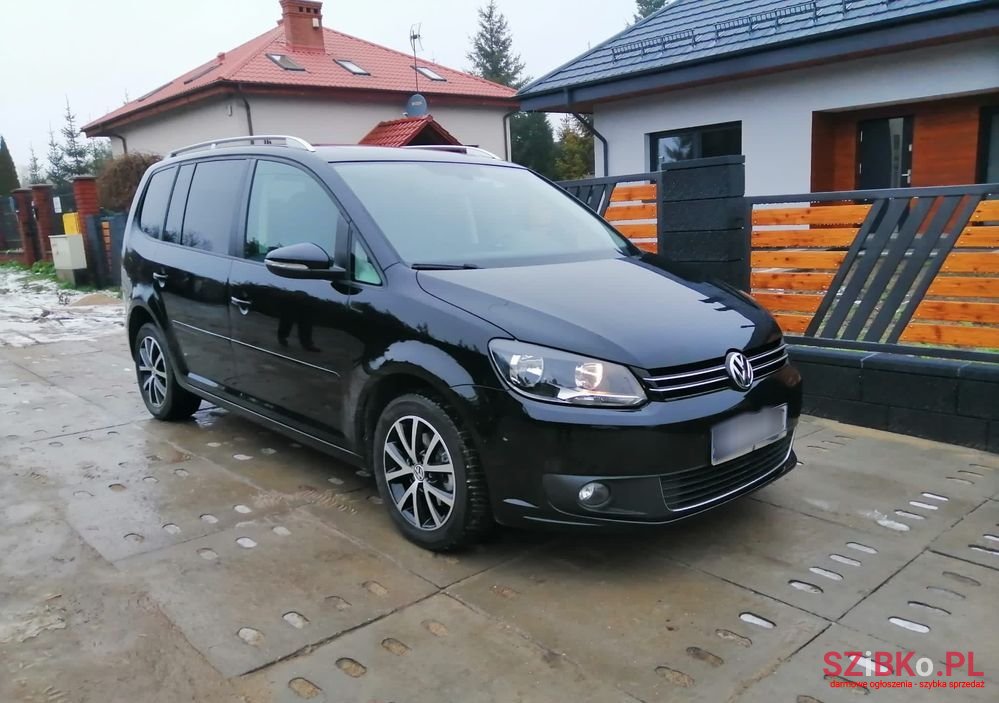 2014' Volkswagen Touran photo #2