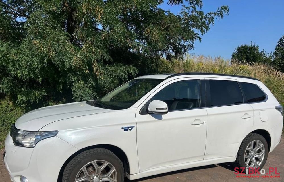 2015' Mitsubishi Outlander photo #1