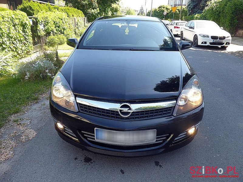 2007' Opel Astra Gtc 1.8 Black&White photo #3