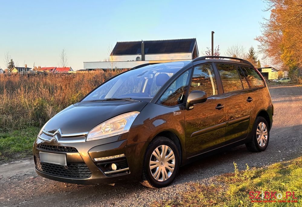2011' Citroen C4 Picasso photo #3