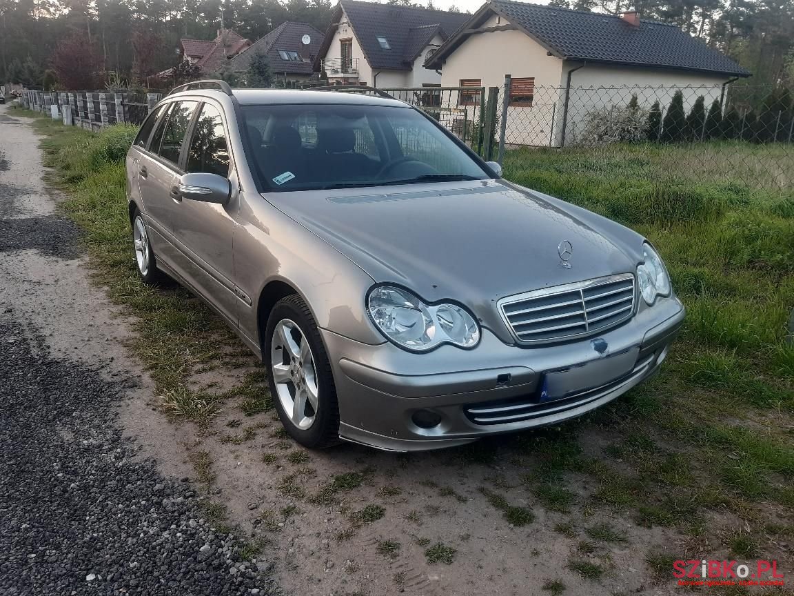 2004' Mercedes-Benz C-Class photo #1