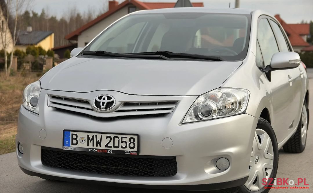 2010' Toyota Auris photo #1