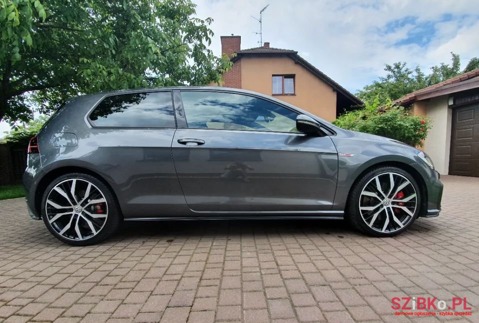 2018' Volkswagen Golf photo #3