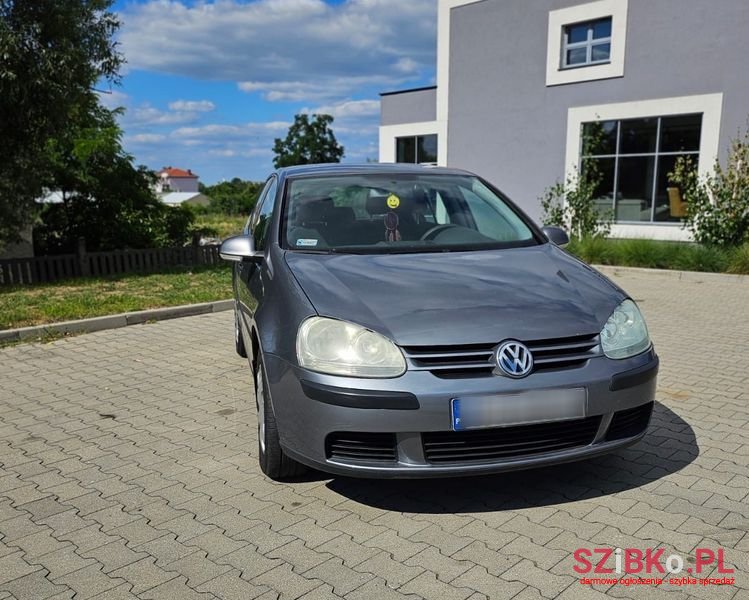 2005' Volkswagen Golf photo #1