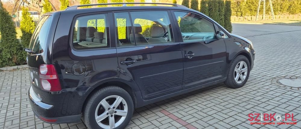 2006' Volkswagen Touran photo #2