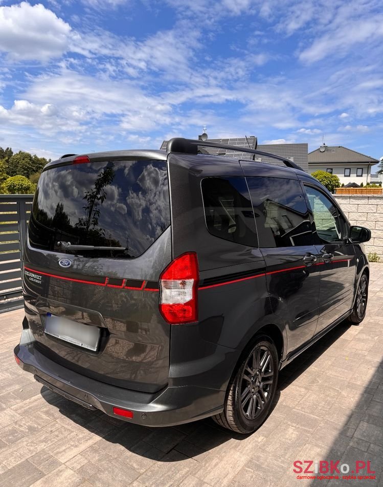 2020' Ford Tourneo Courier 1.5 Tdci Sport photo #2