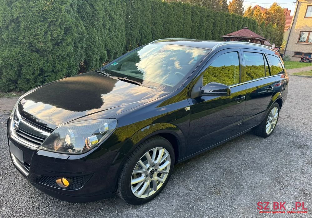 2007' Opel Astra photo #1