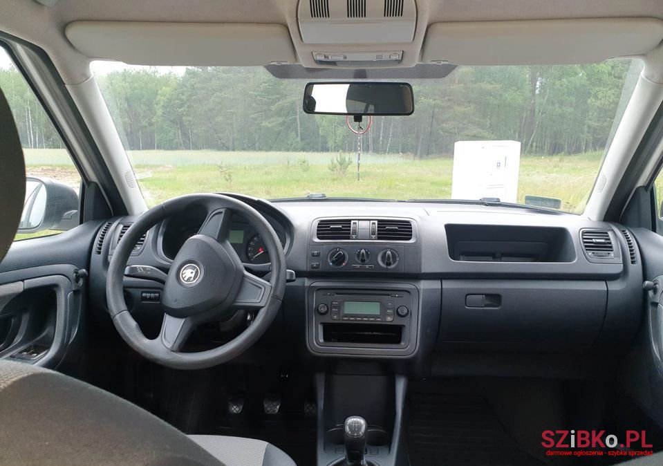 2014' Skoda Fabia photo #3