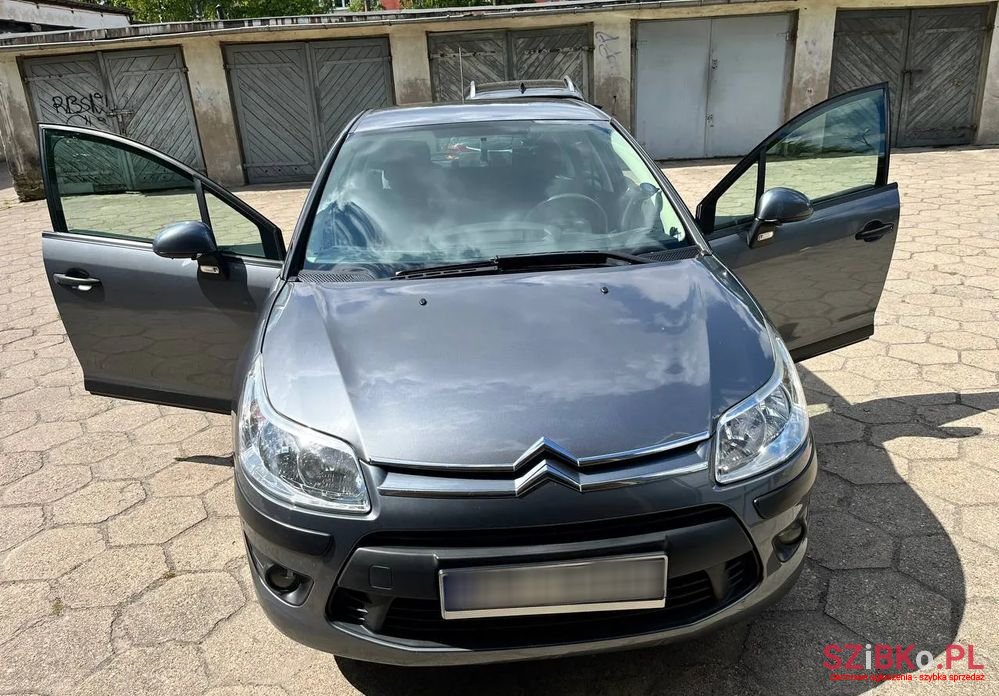 2008' Citroen C4 photo #2