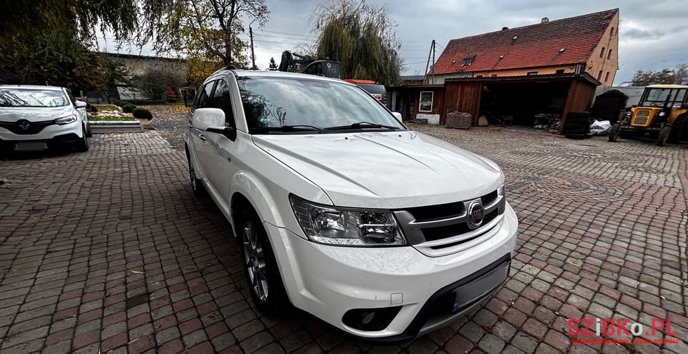 2013' Fiat Freemont photo #3